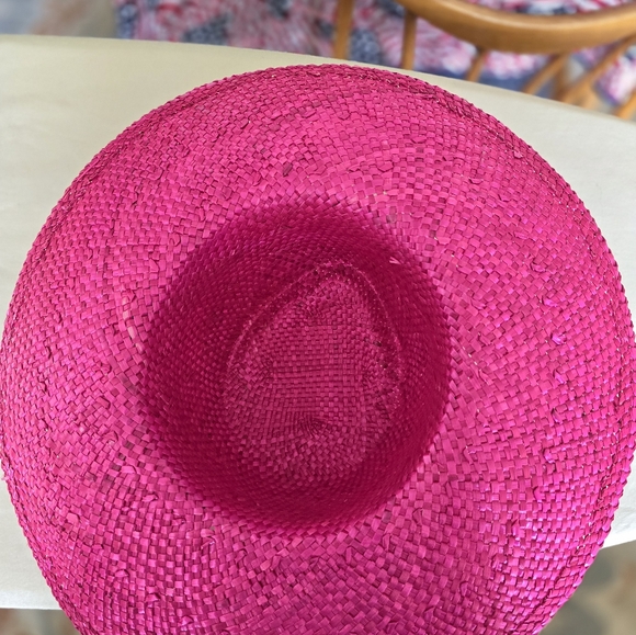 Five beautiful straw hats + hat box! - Picture 2 of 16